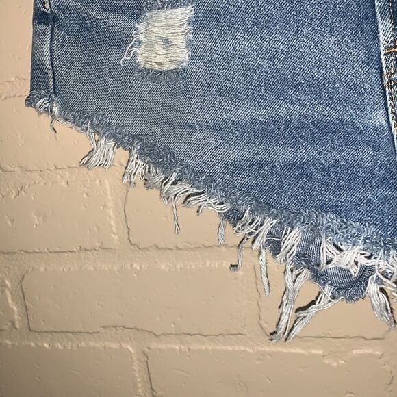 Levi’s Distressed Frayed Cut Off Shorts - Picture 5 of 13
